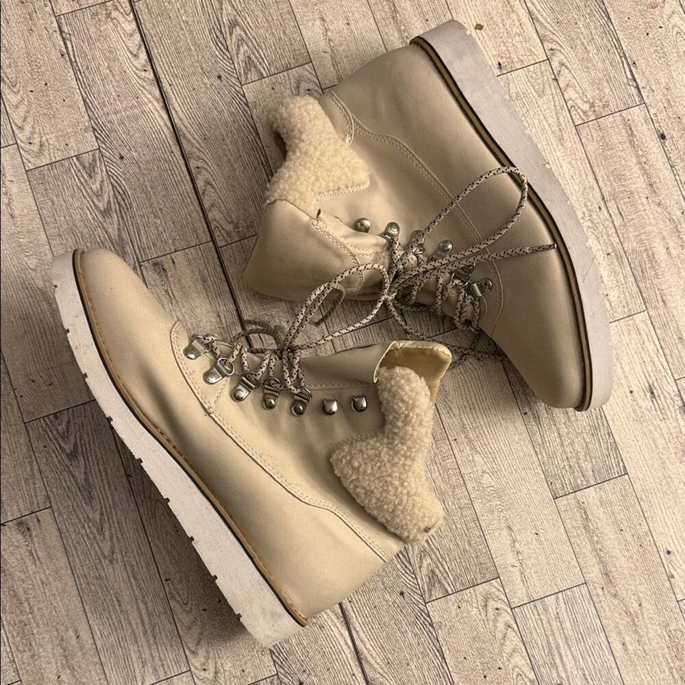 Esprit Cream Sherpa Detail Lace Up Combat Style Boots Size 9.5